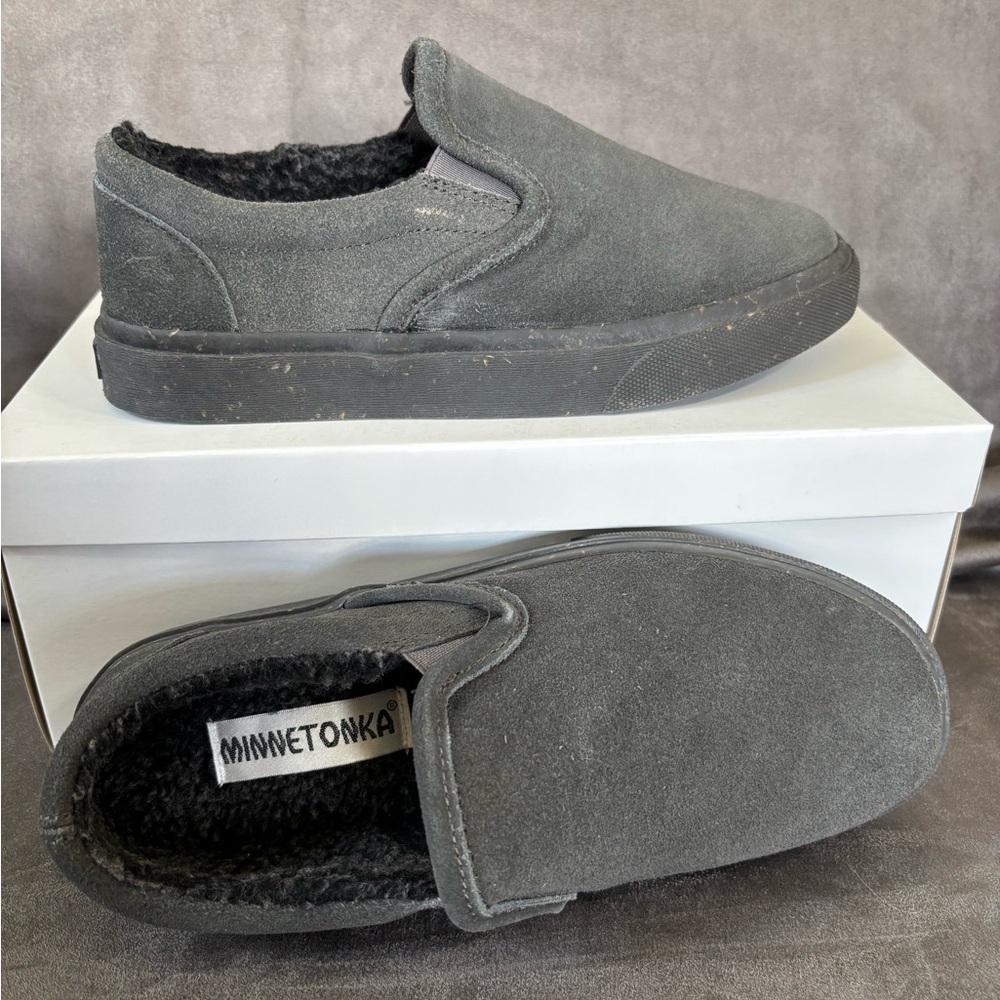 NEW!  Minnetonka Men's Gray Slip-On Loafers